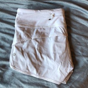 Lululemon White Run Times Short 2.5” size 2